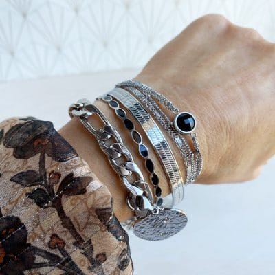 Bracelet 11 Breloques Sur Grosse Chaîne Dorée - Occasion Bon état - Longueur 23 Cm